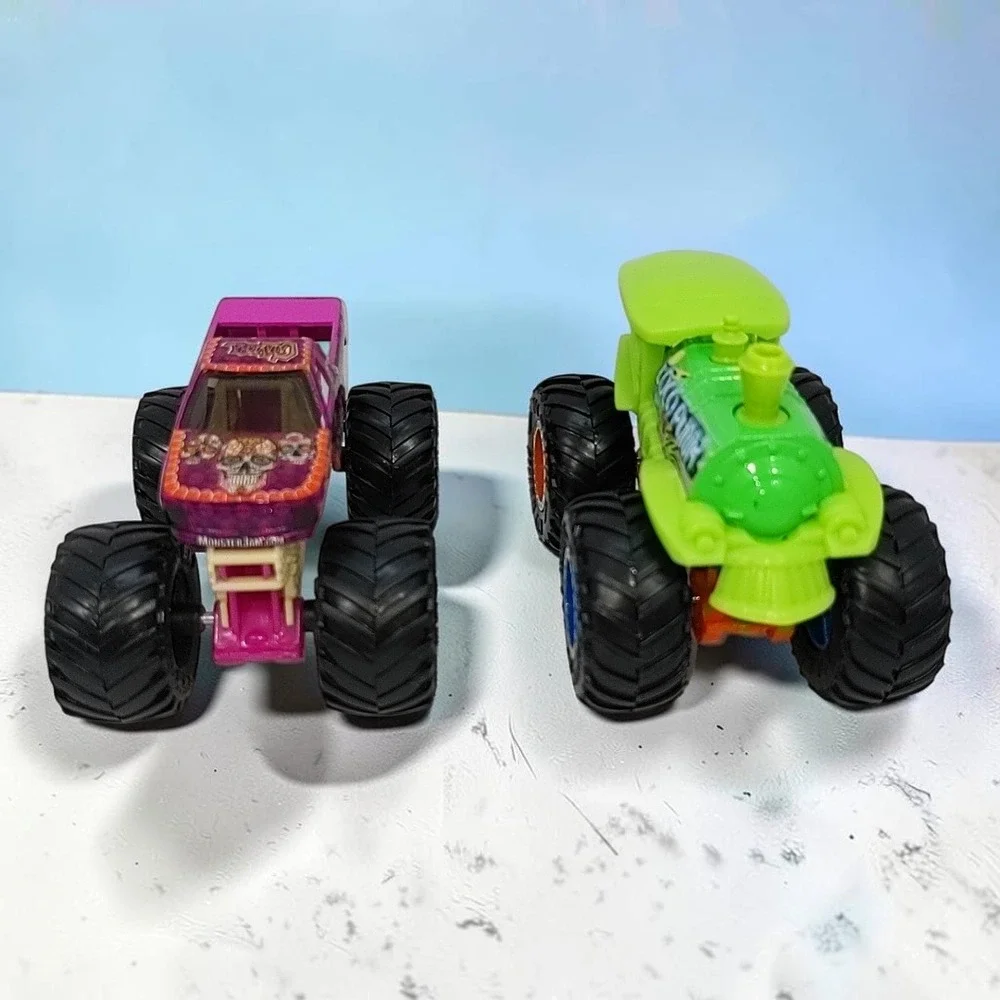 Hot Wheels Spin Master Monster Trucks Loco Punk Calavera 1:64 Lot Train Skull